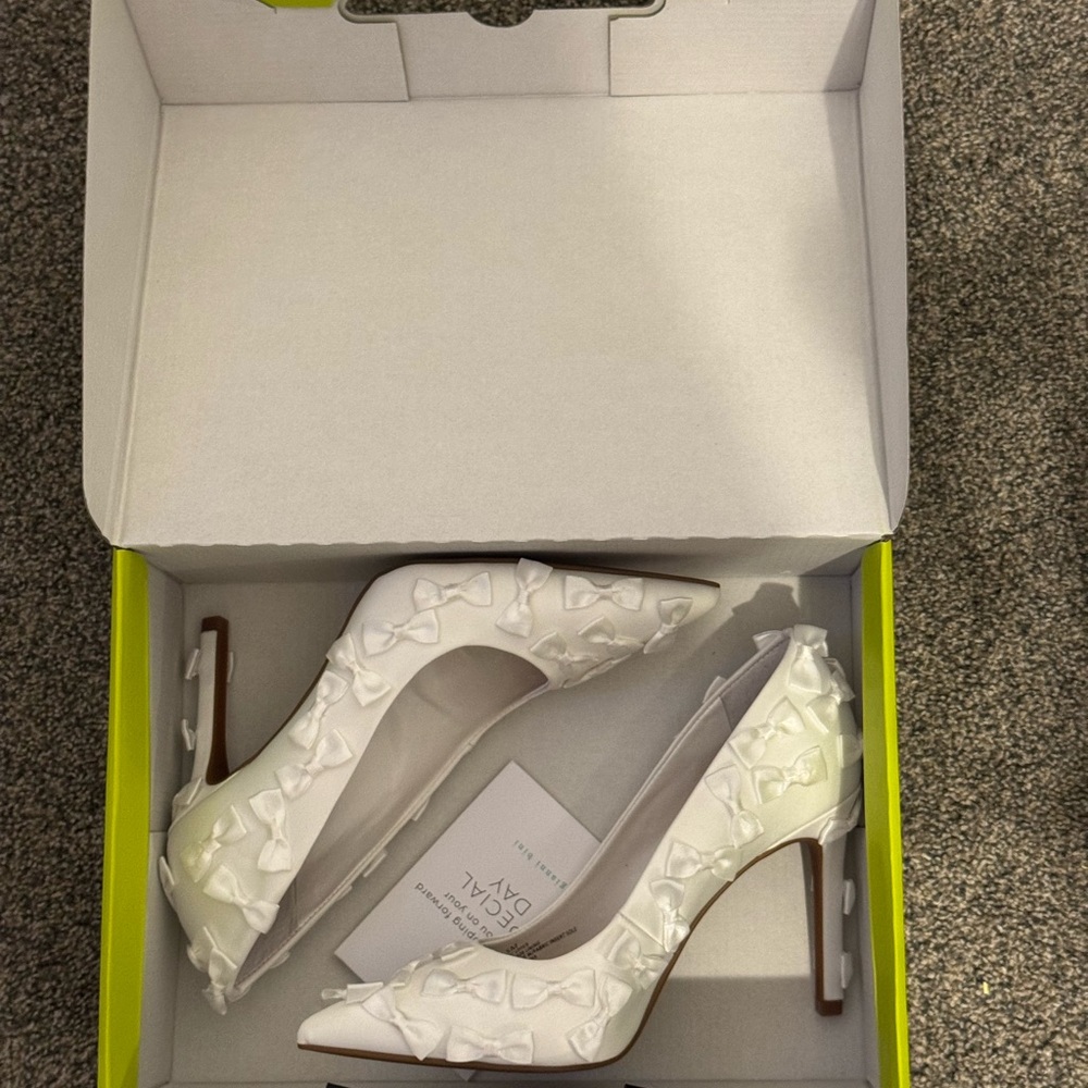 Gianni Bini White Satin Bow Heels